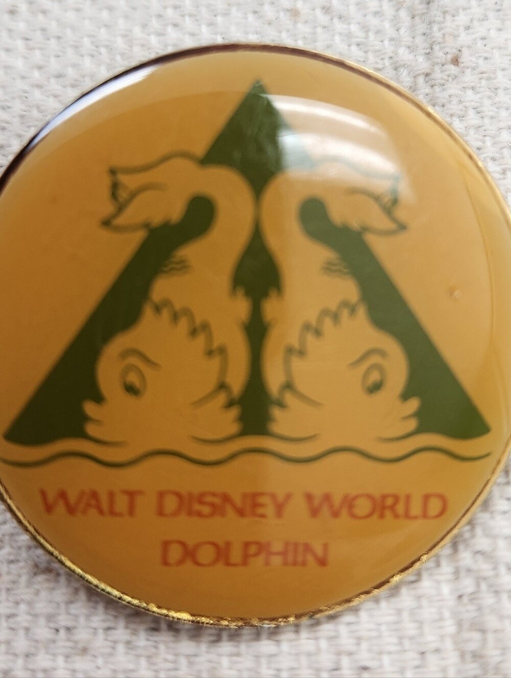 Disney Walt Disney World Pin Dolphin Resort Cast Member Exclusive Round 1.25"